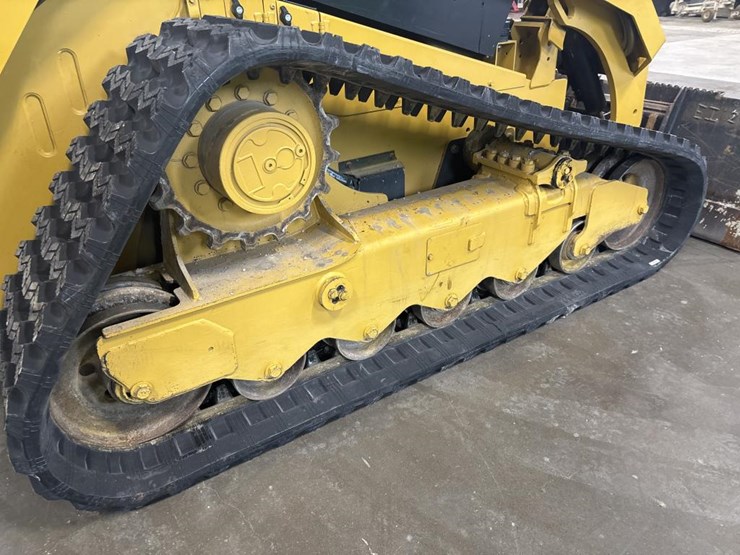 2018-caterpillar-228-image-47