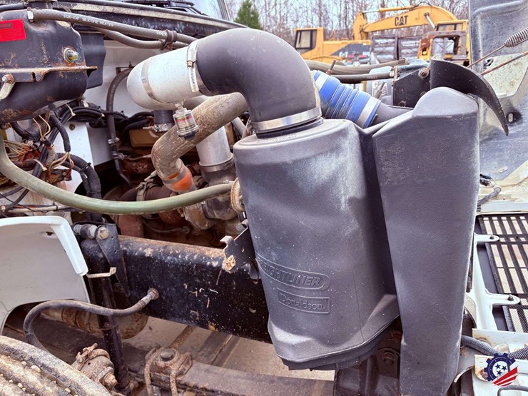 1998-freightliner-fl70-image-60