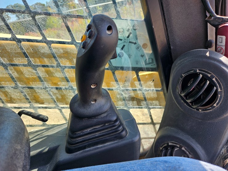 2023-caterpillar-299d3-image-49