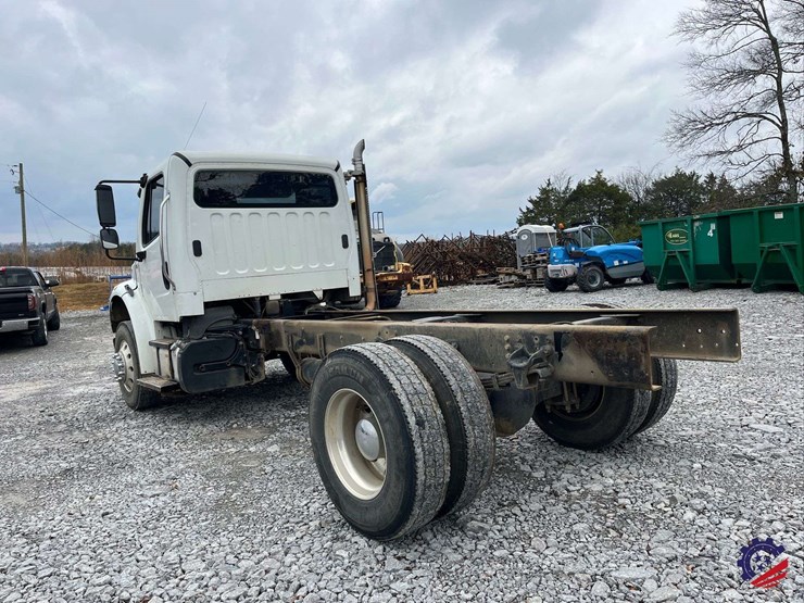 2013-freightliner-m2-s/a-cab-&-chassis-image-27