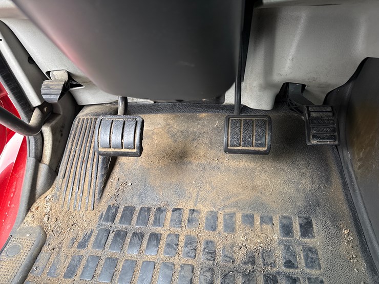 2011-volvo-10-image-61