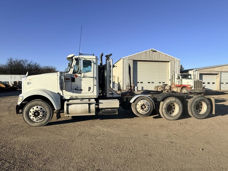 #1980-•-2008-international-eagle-day-cab-truck-tractor-image-2