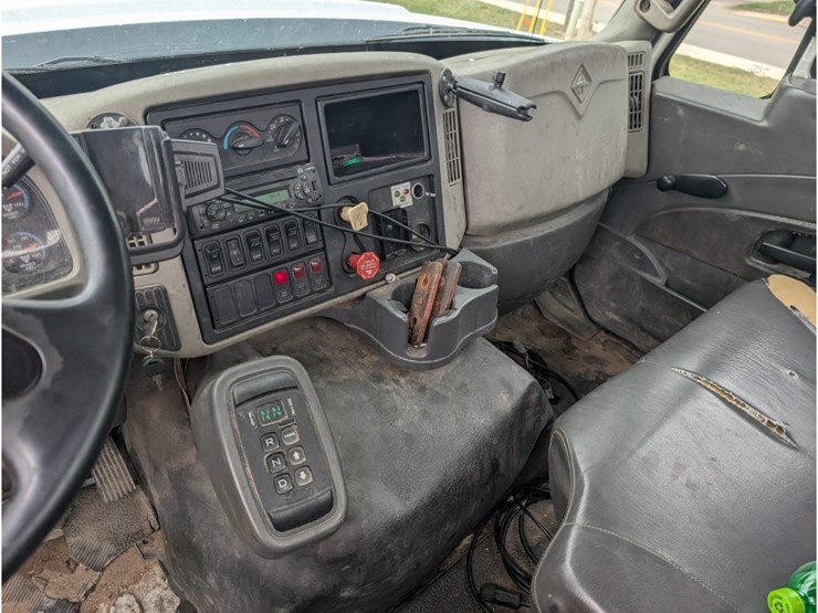 2012-international-7600-image-22