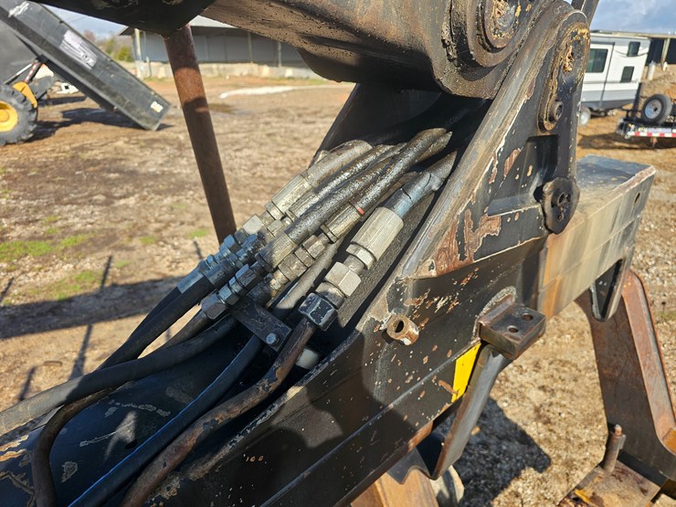 caterpillar-574-image-70