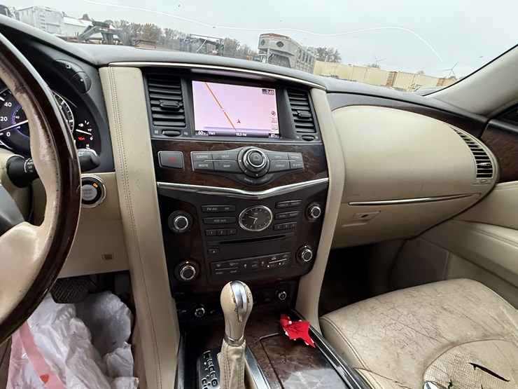 2012-infiniti-qx56-image-46