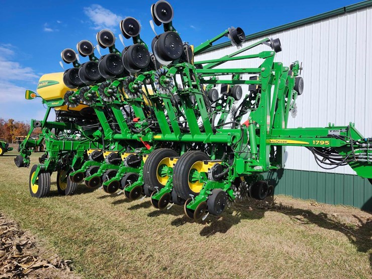 2021-john-deere-1795-image-1