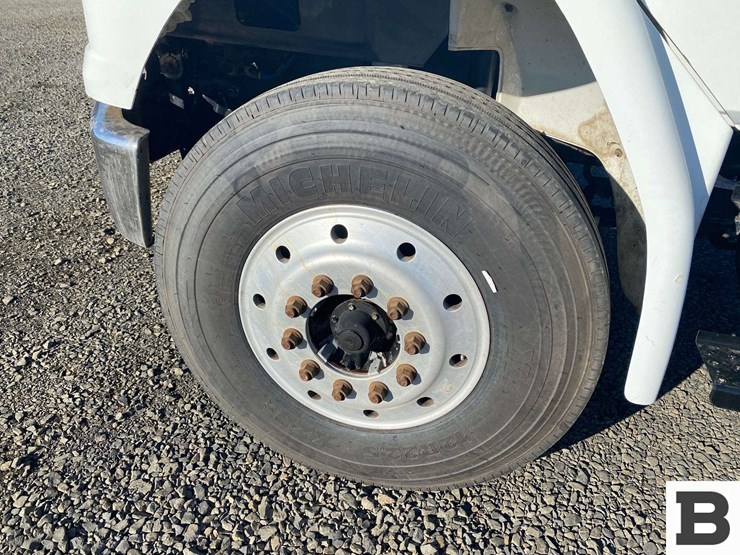 2002-freightliner-fl70-image-10