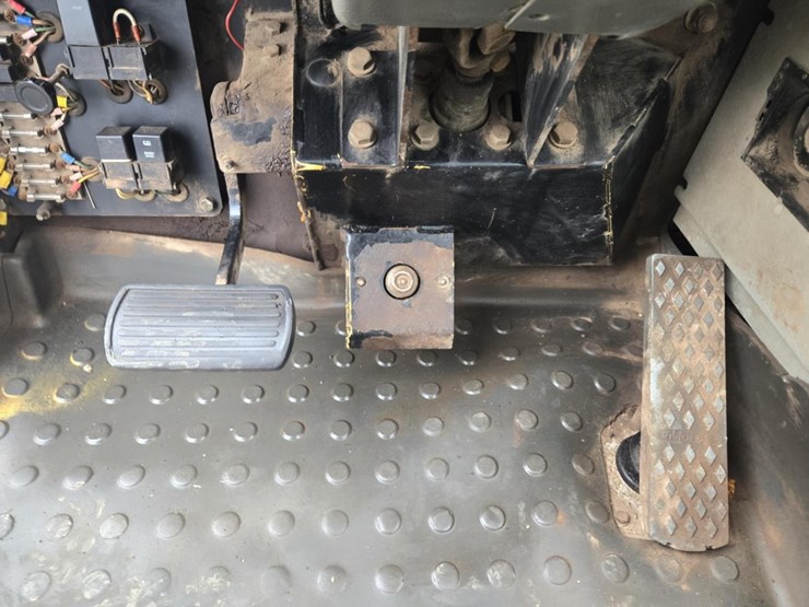 caterpillar-th83-image-53