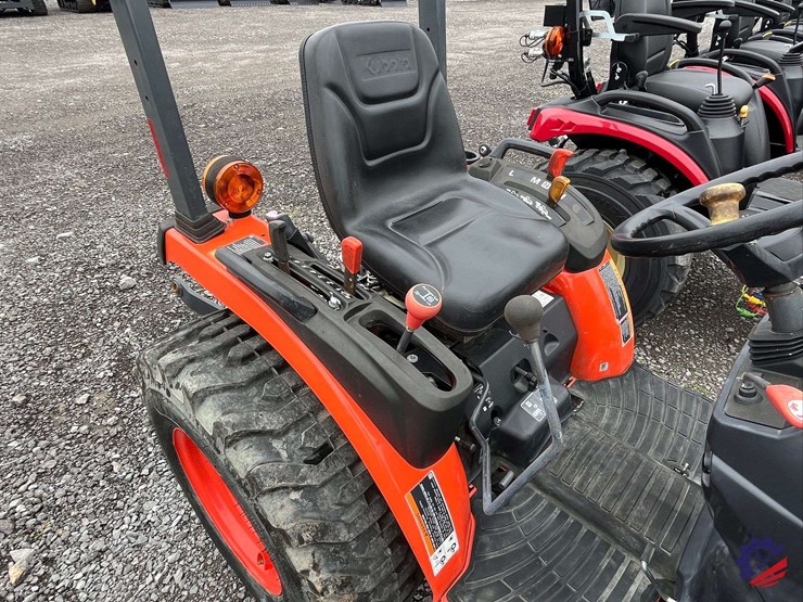 kubota-b2401d-farm-tractor-image-18