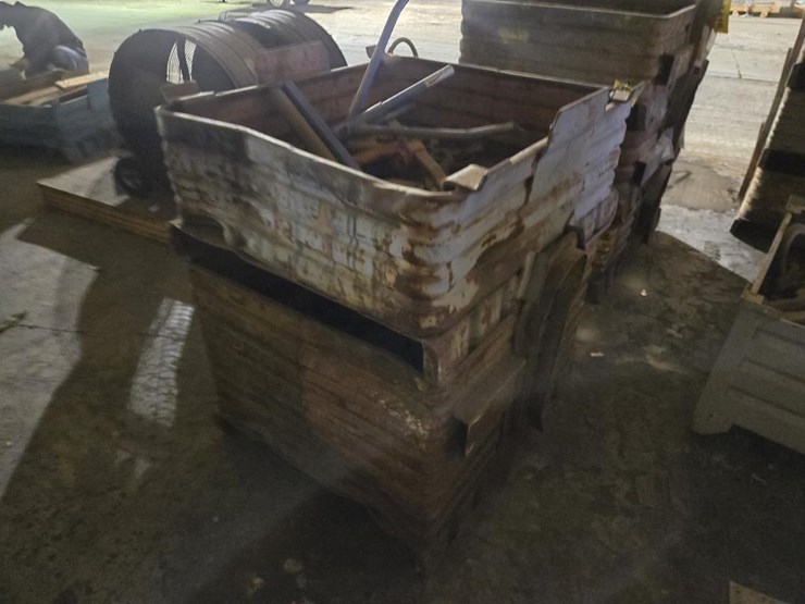 #3415-•-(2)-steel-crates-w/-heavy-duty-chains-and-more-image-2