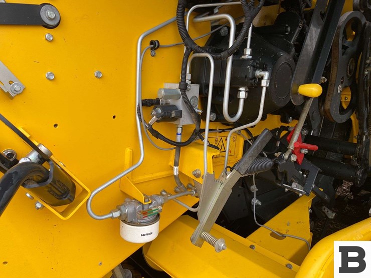 new-holland-340-image-21