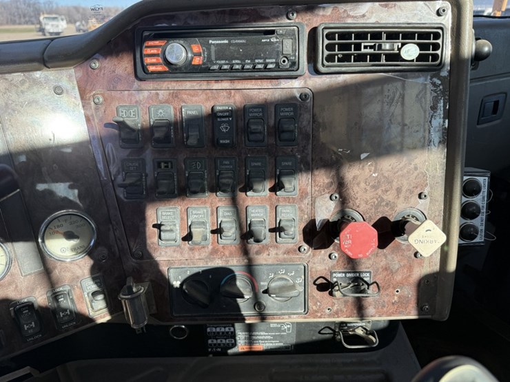 #1955-•-2008-international-eagle-day-cab-truck-tractor-image-47