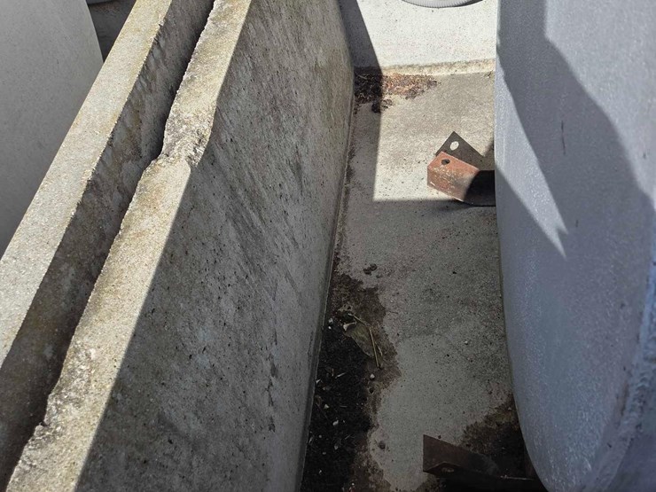 79"x192"x31"-cement-fuel-tank-dike-image-2