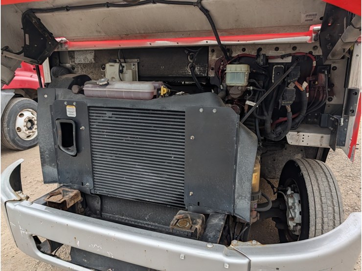 2016-freightliner-mt55-image-9