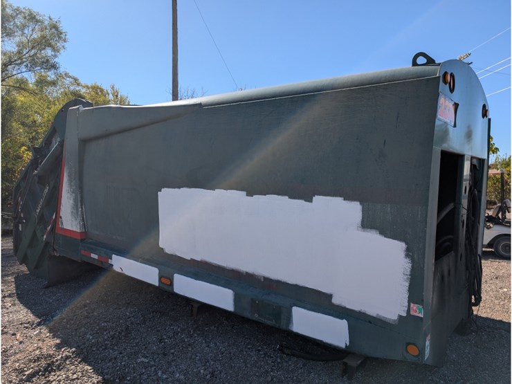 loadmaster-sxl27-trash-compactor-image-4