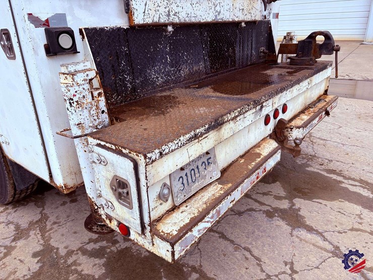 1998-freightliner-fl70-image-13