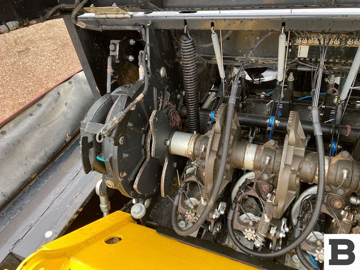 new-holland-340-image-66