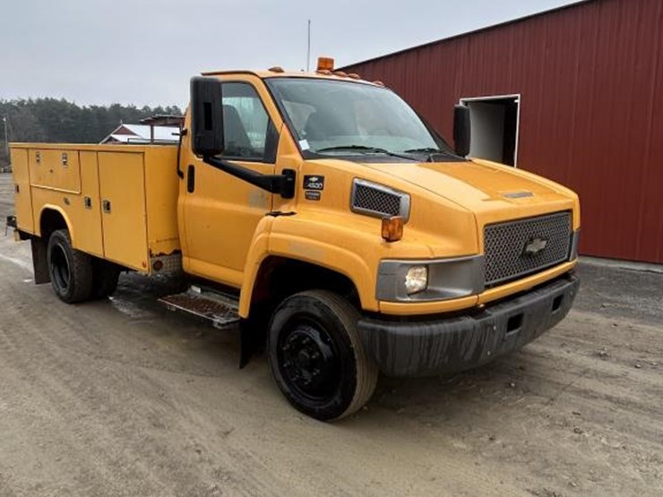 #1017-•-2005-chevrolet-c4500-service-truck-image-4