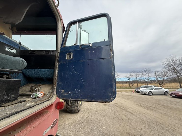 #1193-•-1984-peterbilt-cab-over-truck-tractor-image-22