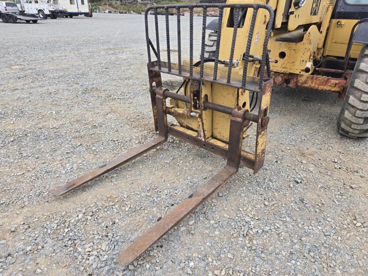 caterpillar-th83-image-10