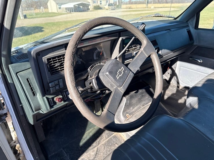 2001-chevy-c6500-truck-image-25