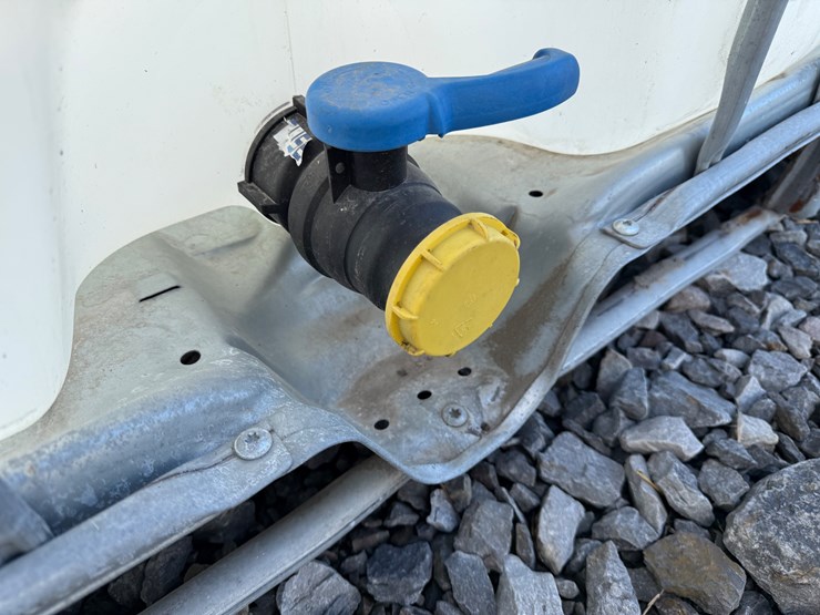 #22622-•-1000-gallon-poly-tank-w/-cage-image-4