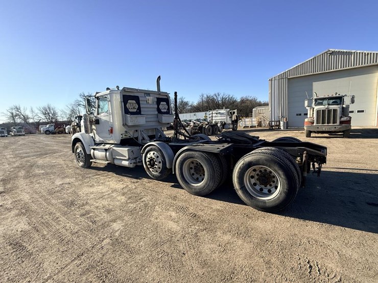 #1965-•-2008-international-eagle-day-cab-truck-tractor-image-3