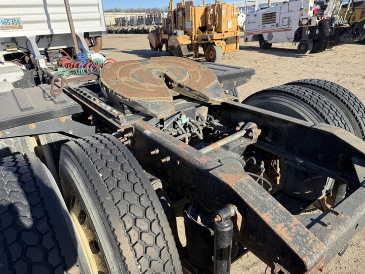 #1955-•-2008-international-eagle-day-cab-truck-tractor-image-35