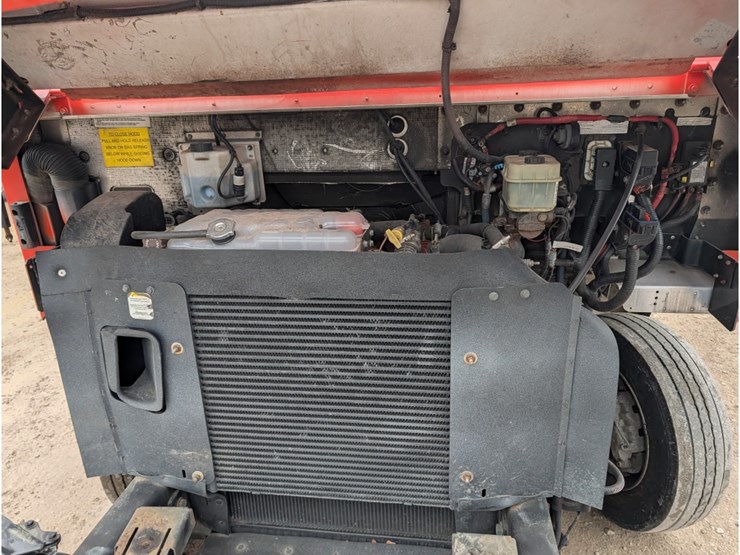 2017-freightliner-mt55-image-10