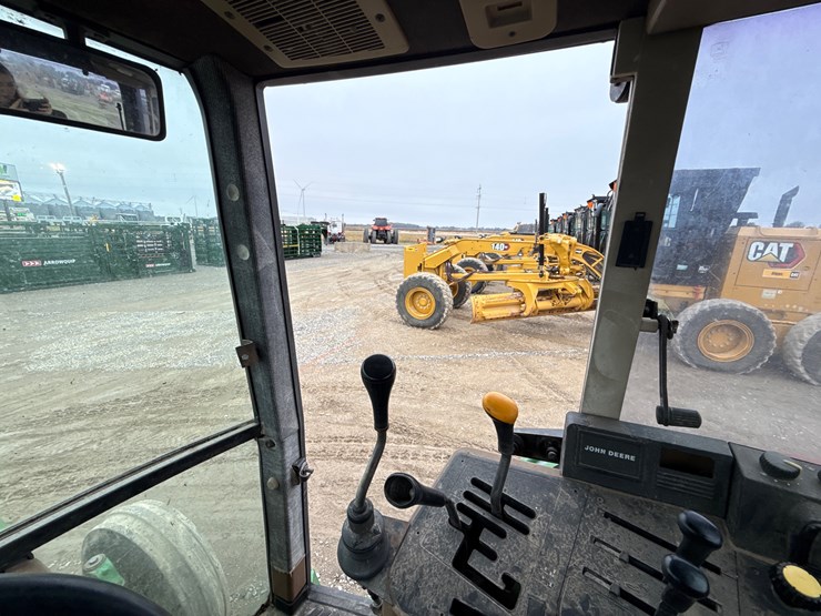 john-deere-6400-image-38