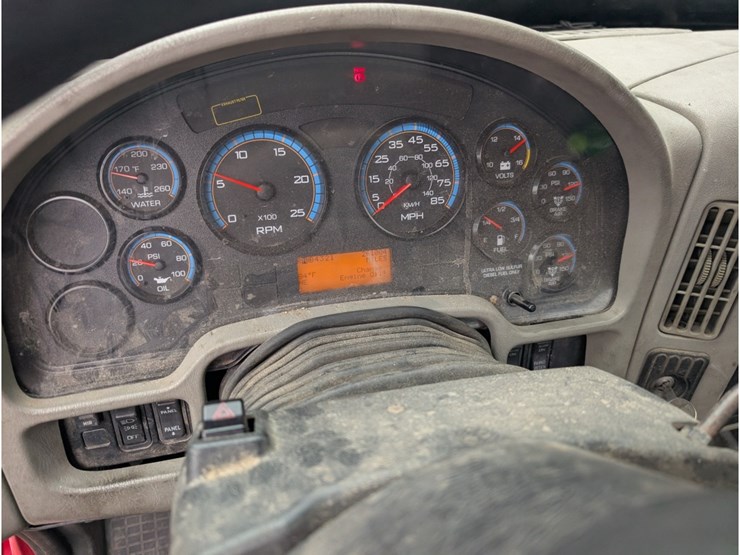 2012-international-7600-image-24