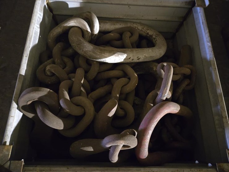 #3401-•-steel-crate-w/-misc.-heavy-duty-chains-image-5