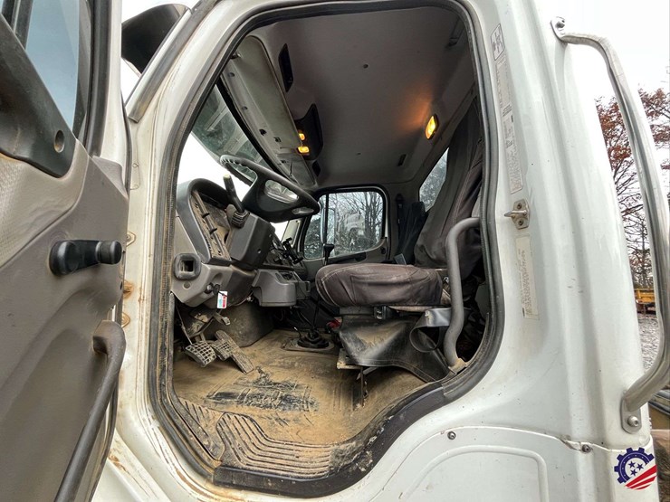 2013-freightliner-m2-s/a-cab-&-chassis-image-53