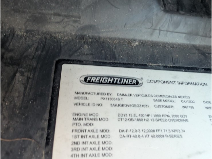 2016-freightliner-ca113-day-cab-image-26