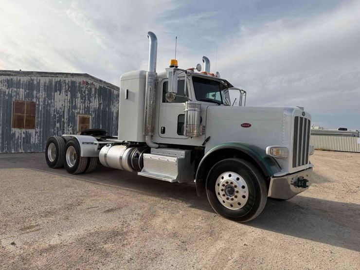 2014-peterbilt-388-image-2