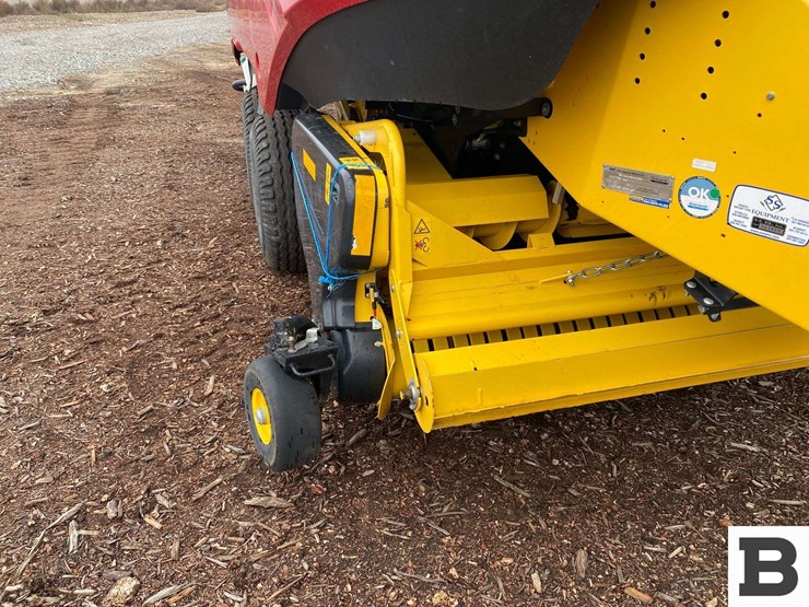 new-holland-340-image-11