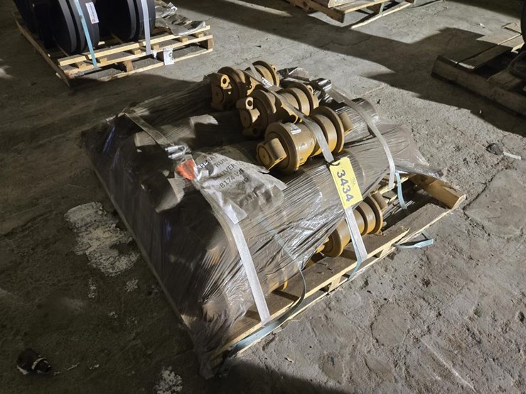 #3434-•-pallet-of-cr6693ai-track-rollers-image-1