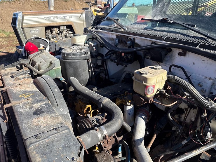 2001-chevy-c6500-truck-image-20