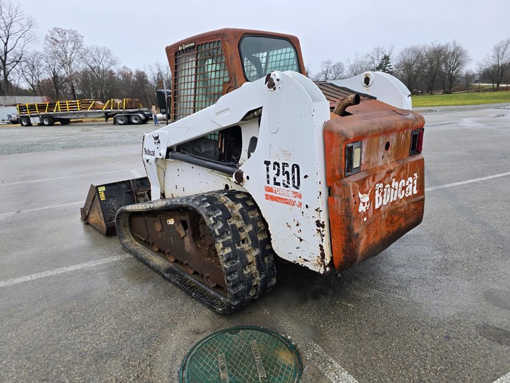 bobcat-t250-image-16
