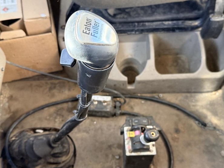 #1965-•-2008-international-eagle-day-cab-truck-tractor-image-36