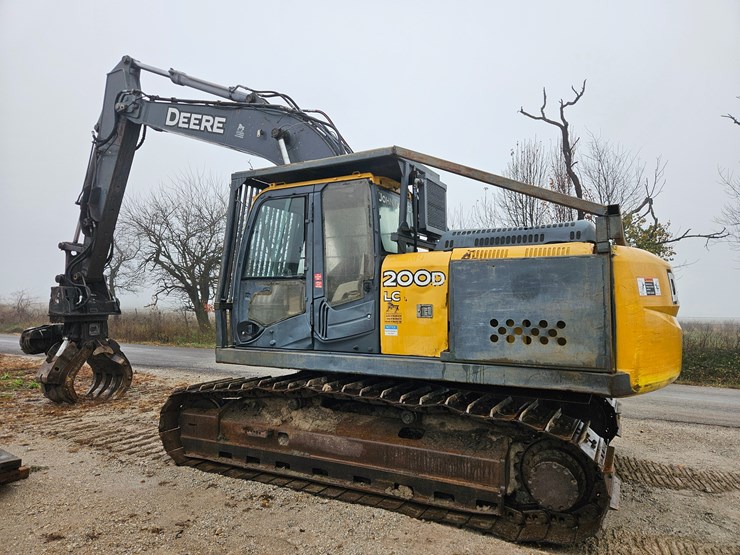 deere-200d-lc-image-6