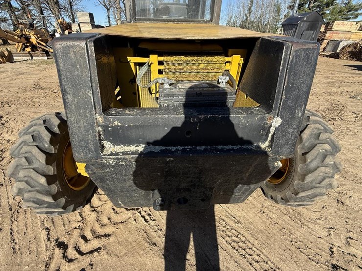 #1975-•-massey-ferguson-14k-forklift-image-17