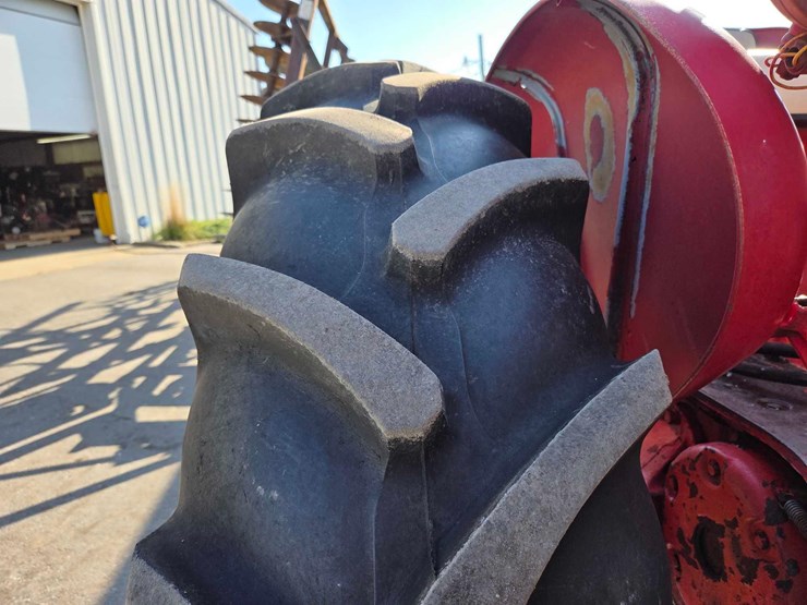 case-ih-560-image-36