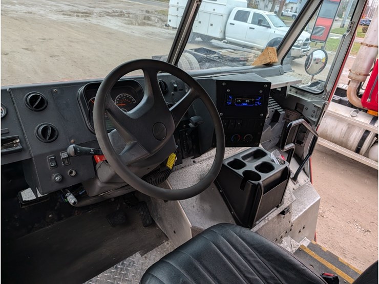 2016-freightliner-mt55-image-12