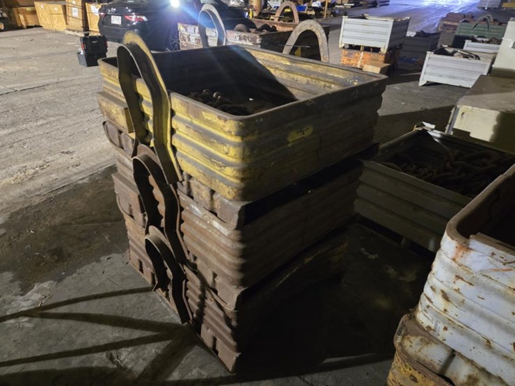 #3416-•-(3)-steel-crates-w/-heavy-duty-chains-image-4