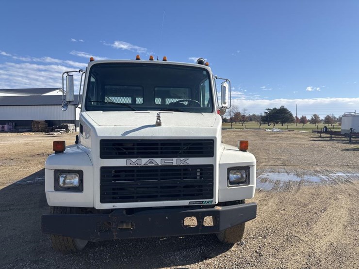 #1337-•-1998-mack-cs200-flatbed-truck-image-6