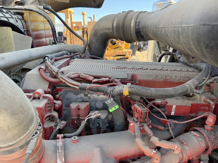 #1955-•-2008-international-eagle-day-cab-truck-tractor-image-16