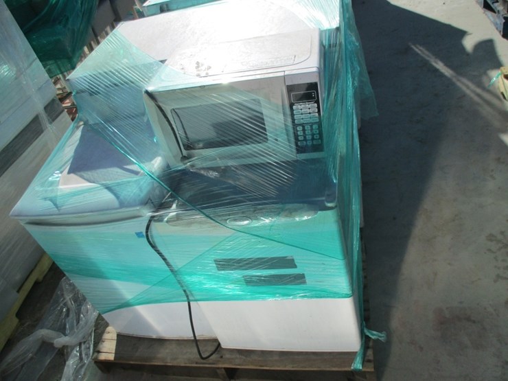 lot-of-(2)-mini-refrigerators-&-(1)-freezer-image-3