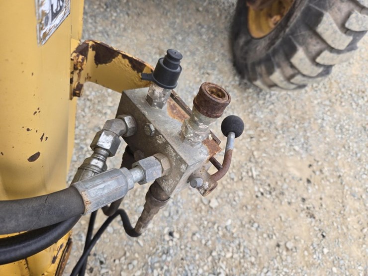 caterpillar-th83-image-14