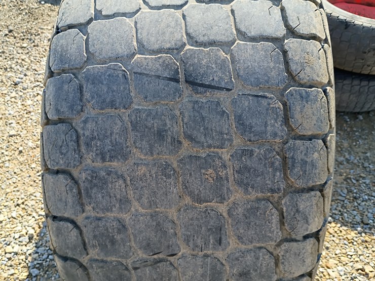 #21509-•-4--tractor-tires-w/-rims-image-7